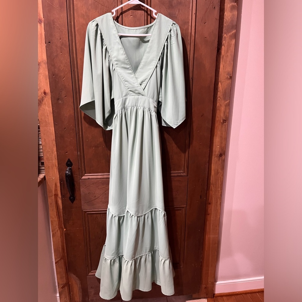 LIGHT GREEN MAXI DRESS WITH POCKETS